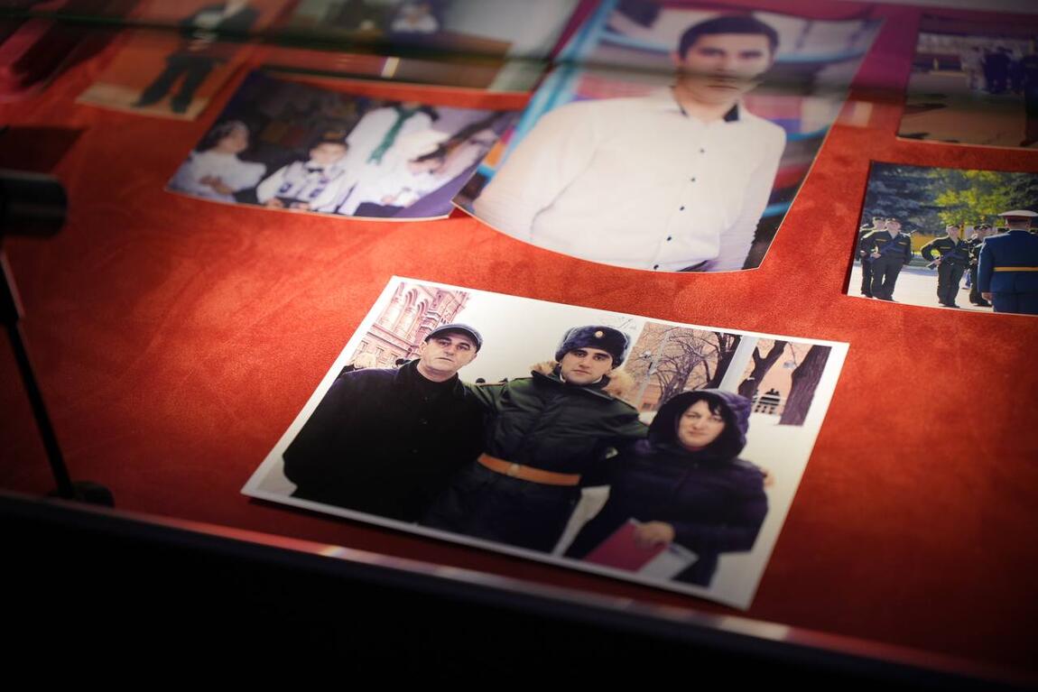 В Махачкале открылась выставка «Поколение Героев» о дагестанцах — участниках СВО